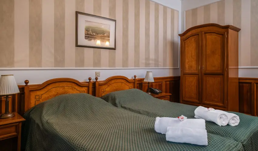 Kast�lyhotel Sasv�r Par�dsasv�r - Kast�ly�lm�nyek 1 �jszak�t�l