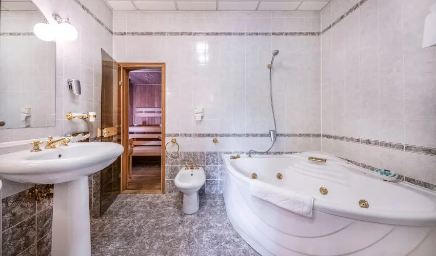 Kast�lyhotel Sasv�r Par�dsasv�r - Kast�ly�lm�nyek 1 �jszak�t�l