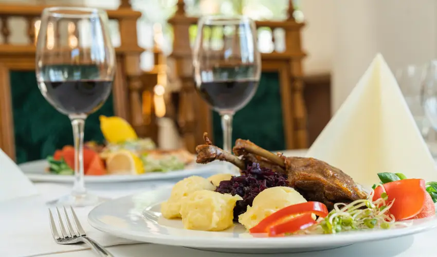 Kikelet Club Hotel Miskolctapolca - Kedvezm�nyes �r csal�dok r�sz�reak reggelis ell�t�ssal (1 �jt�l)