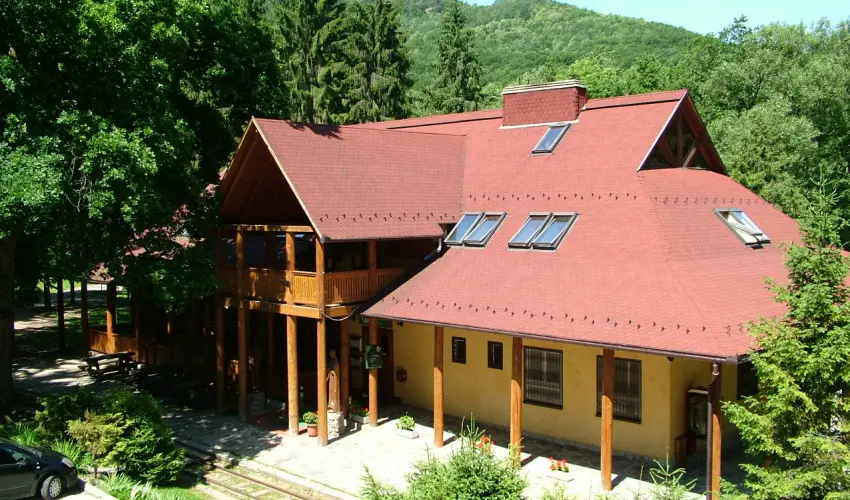 Kkapu Vadszkastly s Hotel & Apartments Nagyhuta - Csaldi nyarals - reggelis elltssal (min. 3 j)