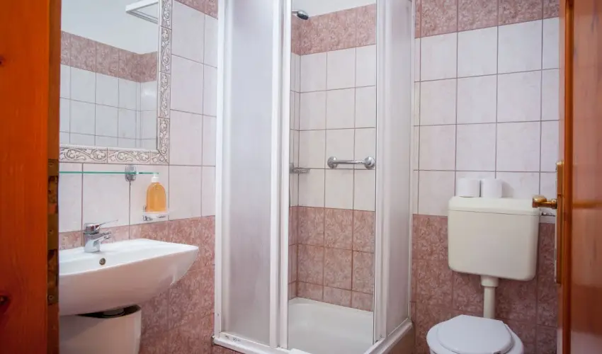 Kkapu Vadszkastly s Hotel & Apartments Nagyhuta - Csaldi nyarals - reggelis elltssal (min. 3 j)