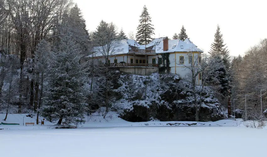 Kkapu Vadszkastly s Hotel & Apartments Nagyhuta - Csaldi nyarals - reggelis elltssal (min. 3 j)