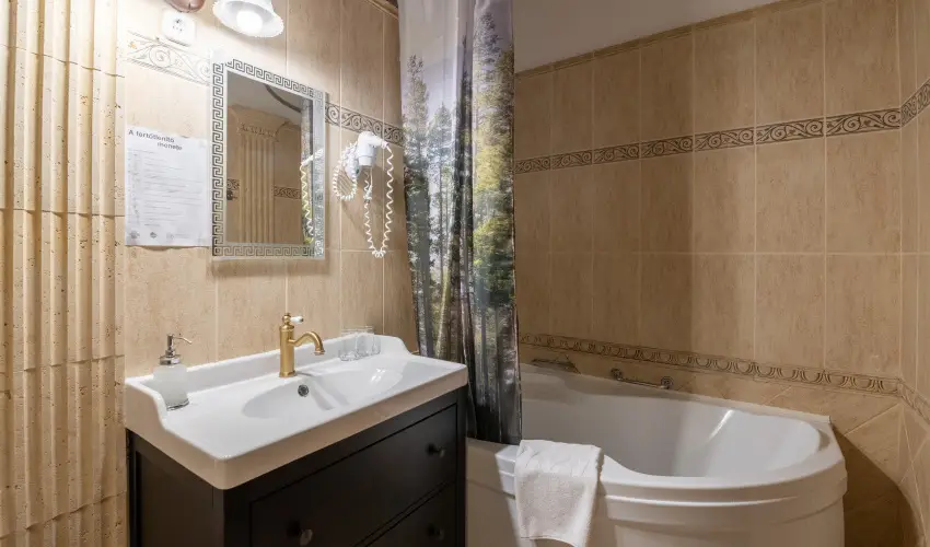 Kkapu Vadszkastly s Hotel & Apartments Nagyhuta - Csaldi nyarals - reggelis elltssal (min. 3 j)