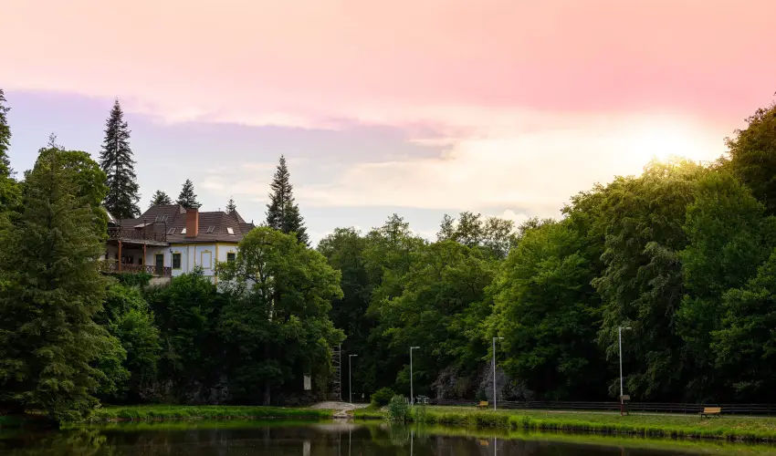 Kkapu Vadszkastly s Hotel & Apartments Nagyhuta - Csaldi nyarals - reggelis elltssal (min. 3 j)