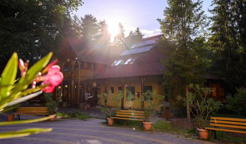 Kkapu Vadszkastly s Hotel & Apartments Nagyhuta - Csaldi nyarals - reggelis elltssal (min. 3 j)