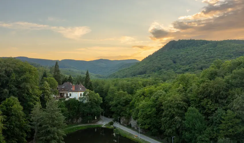 Kkapu Vadszkastly s Hotel & Apartments Nagyhuta - Csaldi nyarals - reggelis elltssal (min. 3 j)