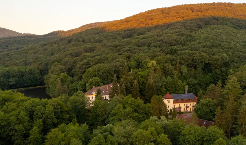 Kkapu Vadszkastly s Hotel & Apartments Nagyhuta - Csaldi nyarals - reggelis elltssal (min. 3 j)