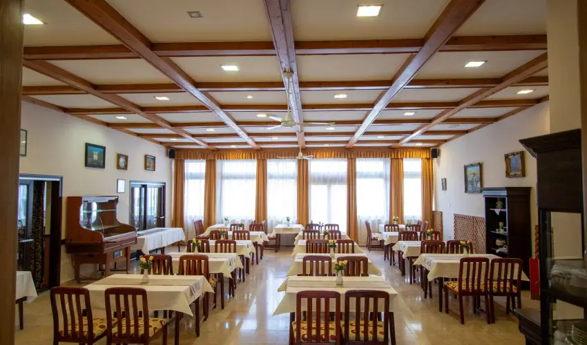 Komfort Hotel Platn Harkny - Kedvezmnyes r csaldok rszreak flpanzis elltssal (1 jtl)