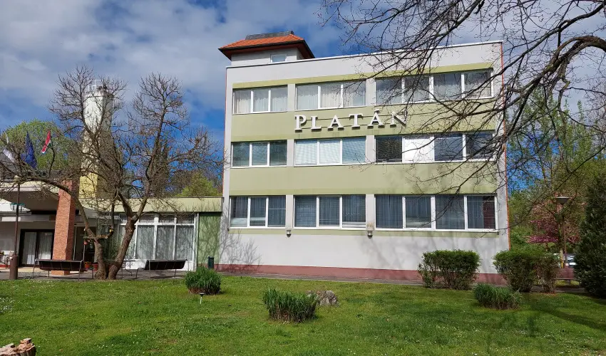Komfort Hotel Platn Harkny - Kedvezmnyes r csaldok rszreak flpanzis elltssal (1 jtl)