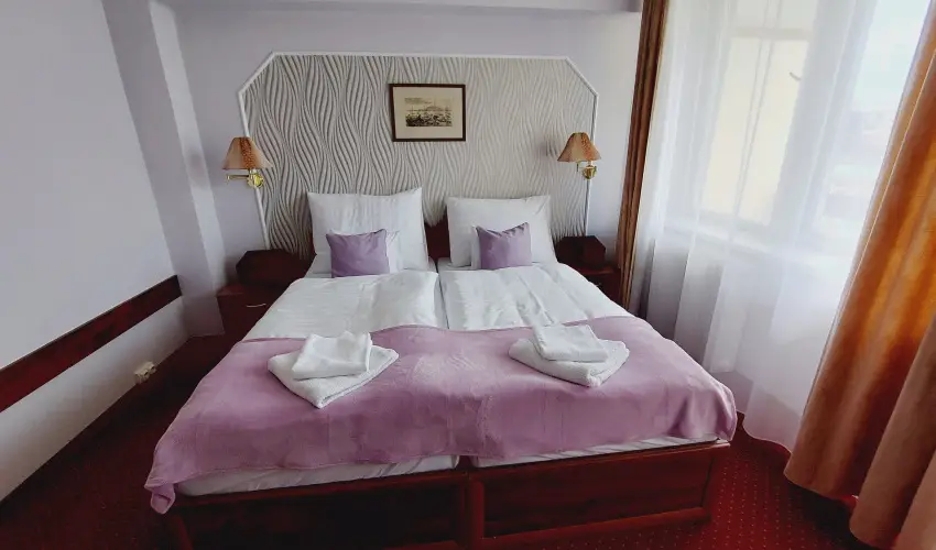 Komfort Hotel Platn Harkny - Kedvezmnyes r csaldok rszreak flpanzis elltssal (1 jtl)