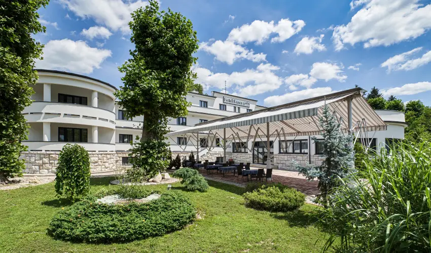 Korona Hotel Harkány Harkány - Kedvezményes ár családok részéreak félpanziós ellátással (1 éjtől)