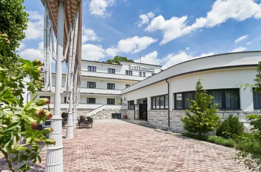 Korona Hotel Hark�ny - Kedvezm�nyes �r csal�dok r�sz�reak f�lpanzi�s ell�t�ssal