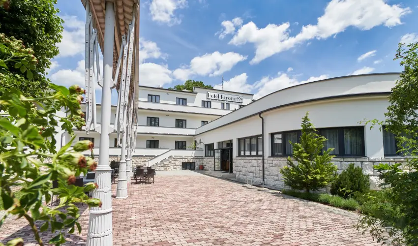Korona Hotel Harkány Harkány - Kedvezményes ár családok részéreak félpanziós ellátással (1 éjtől)