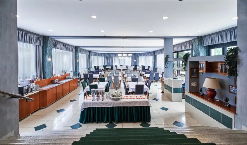 Korona Hotel Harkány Harkány - Kedvezményes ár családok részéreak félpanziós ellátással (1 éjtől)