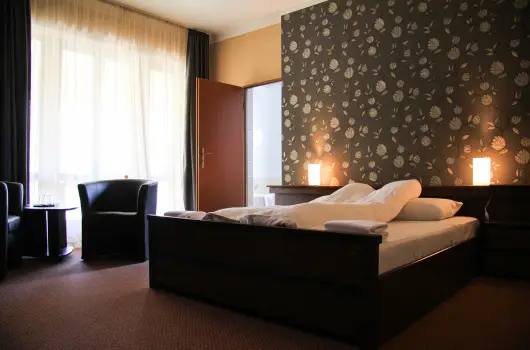 Korona Hotel Hark�ny - Kedvezm�nyes �r csal�dok r�sz�reak f�lpanzi�s ell�t�ssal (1 �jt�l)