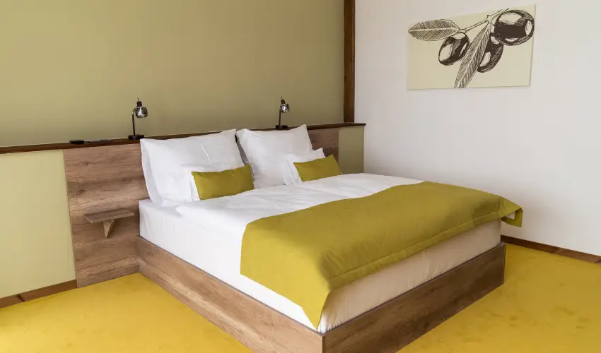 Krist�ly Hotel Konferencia & Wellness Ajka - Kedvezm�nyes �r csal�dok r�sz�reak reggelis ell�t�ssal (1 �jt�l)