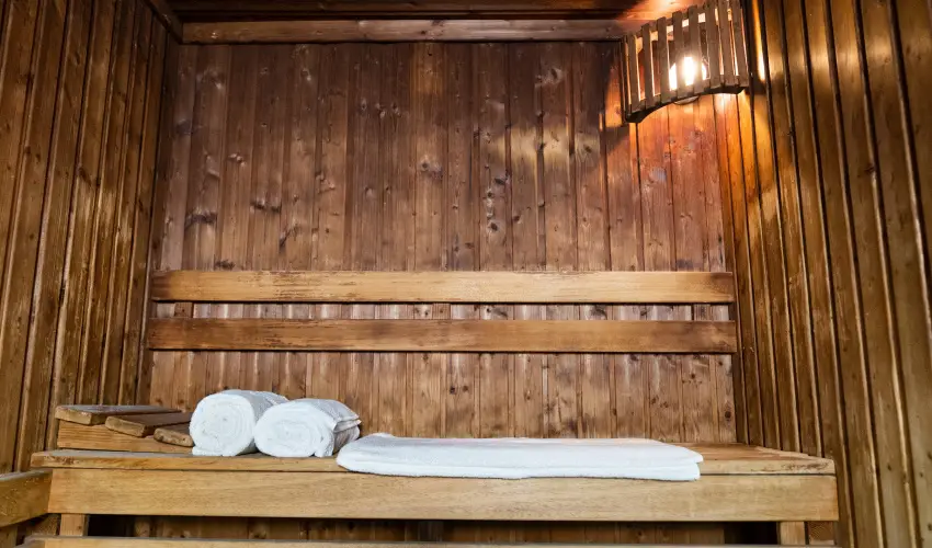 Krist�ly Hotel Konferencia & Wellness Ajka - Kedvezm�nyes �r csal�dok r�sz�reak reggelis ell�t�ssal (1 �jt�l)