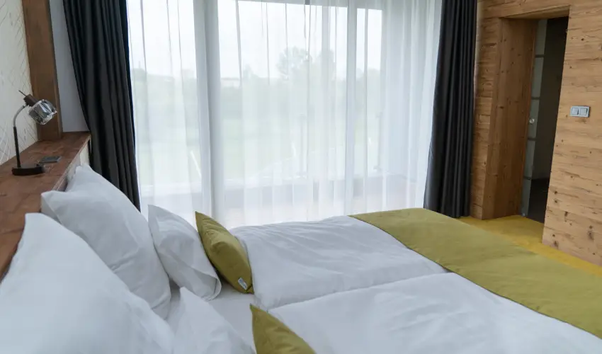 Krist�ly Hotel Konferencia & Wellness Ajka - Kedvezm�nyes �r csal�dok r�sz�reak reggelis ell�t�ssal (1 �jt�l)