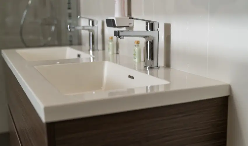 Krist�ly Hotel Konferencia & Wellness Ajka - Kedvezm�nyes �r csal�dok r�sz�reak reggelis ell�t�ssal (1 �jt�l)