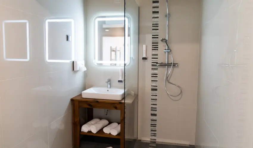 Krist�ly Hotel Konferencia & Wellness Ajka - Kedvezm�nyes �r csal�dok r�sz�reak reggelis ell�t�ssal (1 �jt�l)