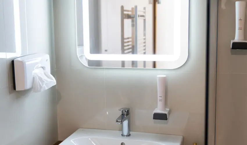 Krist�ly Hotel Konferencia & Wellness Ajka - Kedvezm�nyes �r csal�dok r�sz�reak reggelis ell�t�ssal (1 �jt�l)