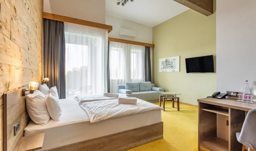 Krist�ly Hotel Konferencia & Wellness Ajka - Ajkai kalandoz�sok Superior szob�ban, 3 f�nek, eg�sz napos Sobri Kalandpark bel�p�kkel!  (min. 2 �j)