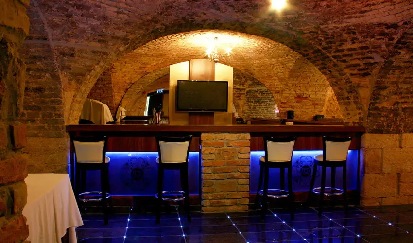 Krist�ly Imperial Hotel Tata - Egy �jszak�s kaland (1 �jszaka)