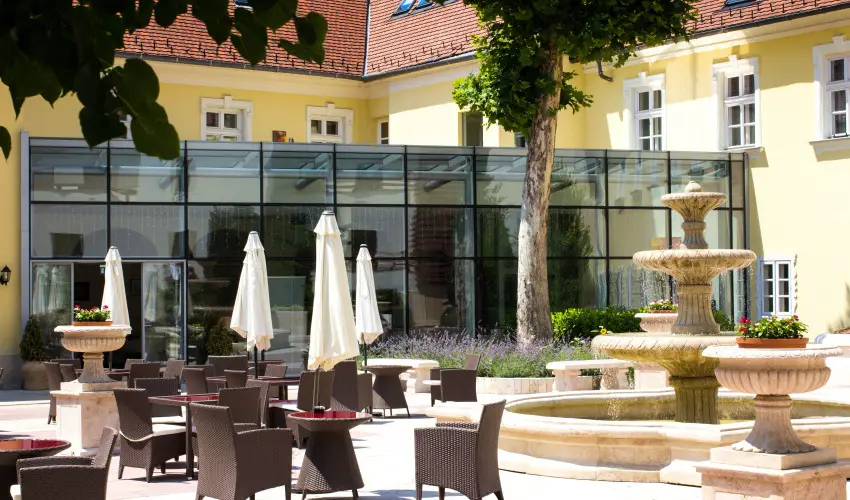 Krist�ly Imperial Hotel Tata - Egy �jszak�s kaland (1 �jszaka)