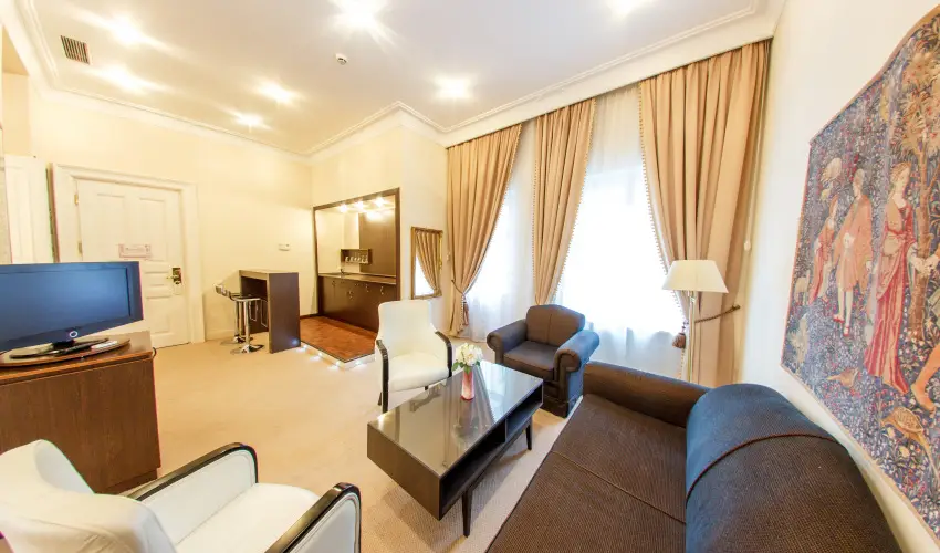 Krist�ly Imperial Hotel Tata - Egy �jszak�s kaland (1 �jszaka)