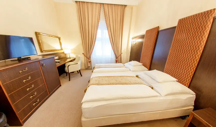 Krist�ly Imperial Hotel Tata - Egy �jszak�s kaland (1 �jszaka)