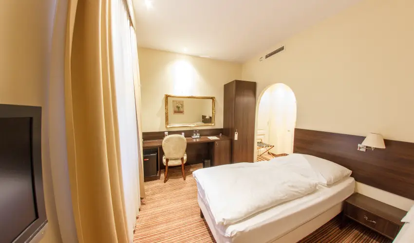 Krist�ly Imperial Hotel Tata - Egy �jszak�s kaland (1 �jszaka)