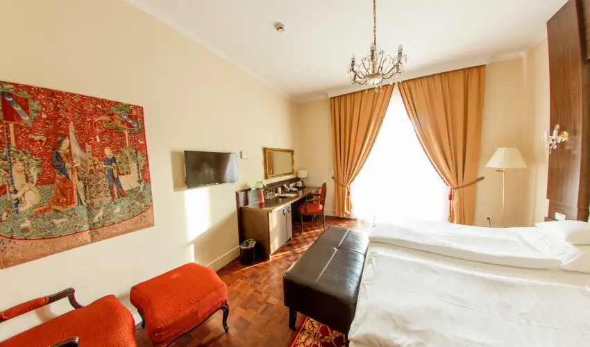 Krist�ly Imperial Hotel Tata - Egy �jszak�s kaland (1 �jszaka)