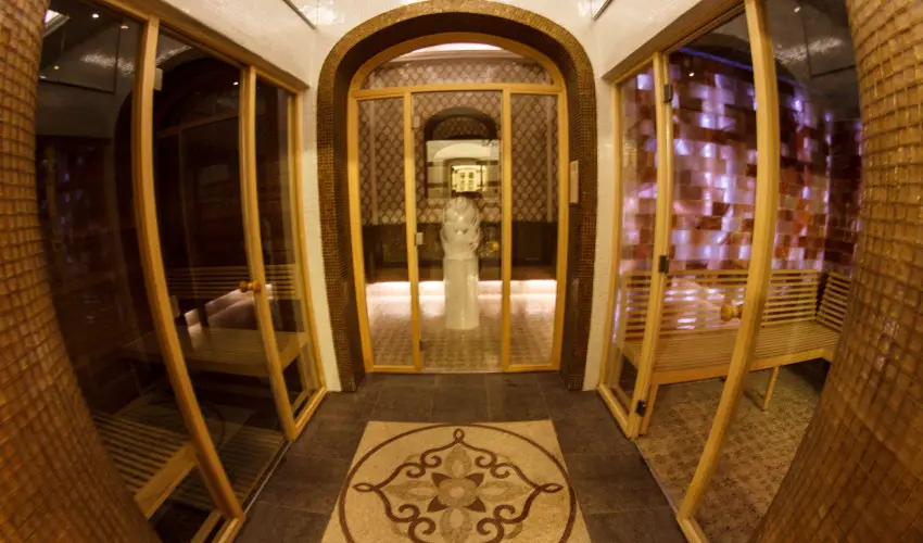 Krist�ly Imperial Hotel Tata - Egy �jszak�s kaland (1 �jszaka)