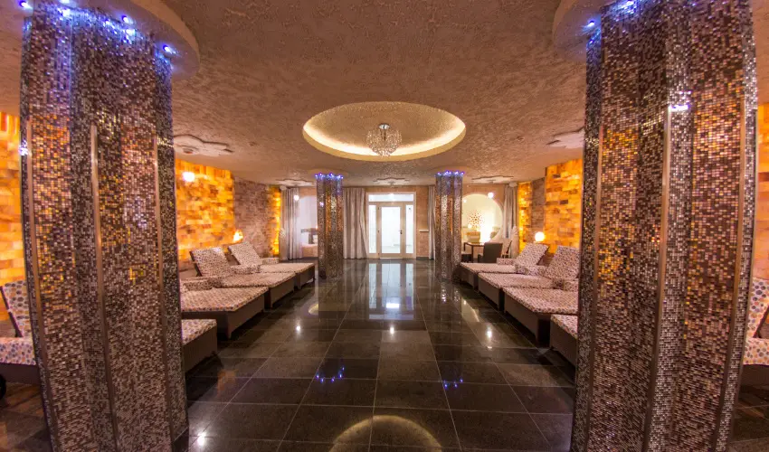 Krist�ly Imperial Hotel Tata - Egy �jszak�s kaland (1 �jszaka)