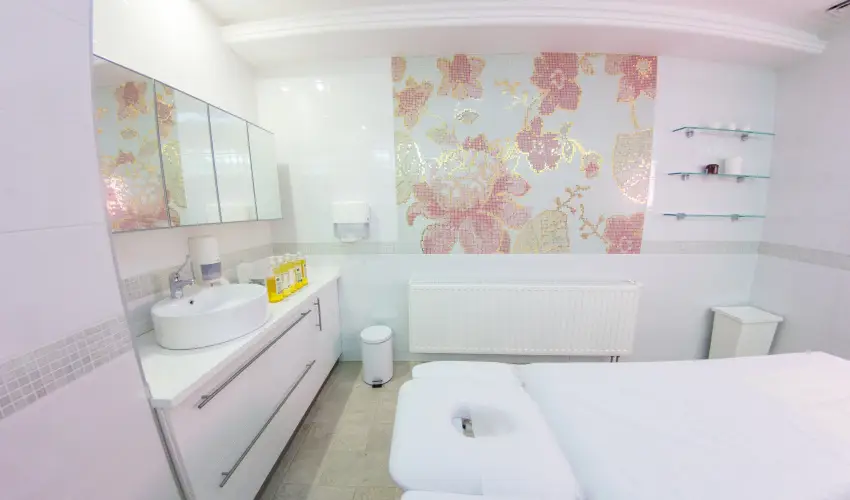 Krist�ly Imperial Hotel Tata - Egy �jszak�s kaland (1 �jszaka)