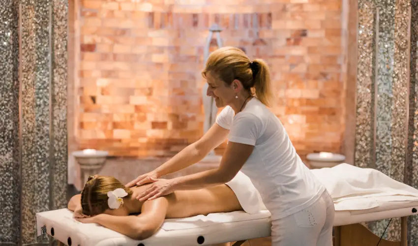 Krist�ly Imperial Hotel Tata - Egy �jszak�s kaland (1 �jszaka)