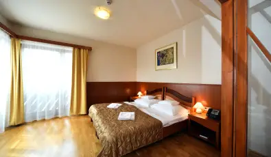 Hotel Kum�nia Kis�jsz�ll�s