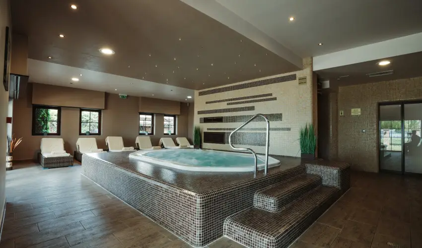 La Riva Hotel Si�fok - Kedvezm�nyes �r csal�dok r�sz�reak f�lpanzi�s ell�t�ssal (1 �jt�l)