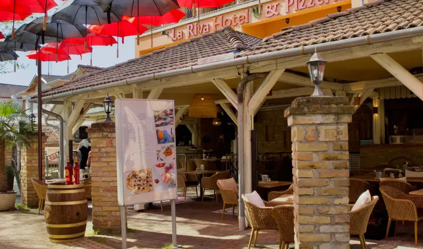 La Riva Hotel Si�fok - Kedvezm�nyes �r csal�dok r�sz�reak f�lpanzi�s ell�t�ssal (1 �jt�l)