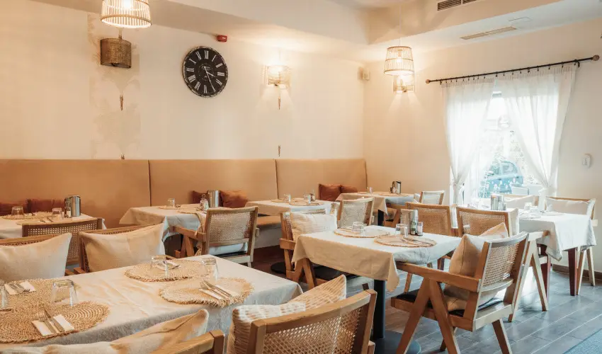 La Riva Hotel Si�fok - Kedvezm�nyes �r csal�dok r�sz�reak f�lpanzi�s ell�t�ssal (1 �jt�l)