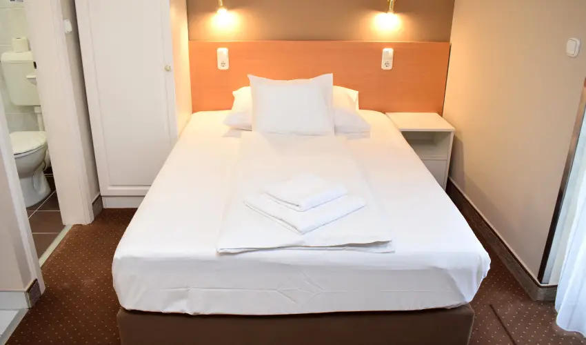 L�dia Hotel Hark�ny Hark�ny - Kedvezm�nyes �r csal�dok r�sz�reak reggelis ell�t�ssal (min. 2 �j)