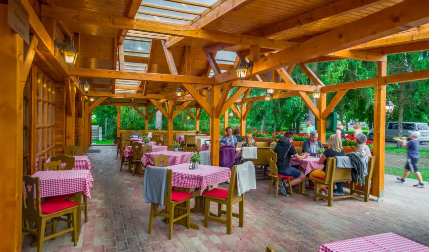 Lipicai Hotel Szilvsvrad - Kedvezmnyes r csaldok rszreak reggelis elltssal (1 jtl)