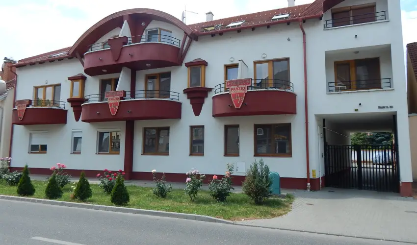 Major Panzi & tterem Hajdszoboszl - Kedvezmnyes r csaldok rszreak reggelis elltssal (1 jtl)