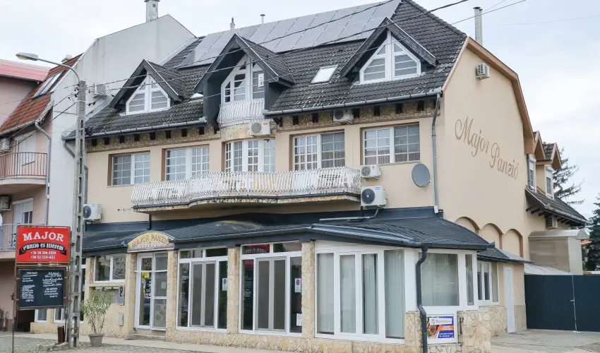 Major Panzi & tterem Hajdszoboszl - Kedvezmnyes r csaldok rszreak reggelis elltssal (1 jtl)