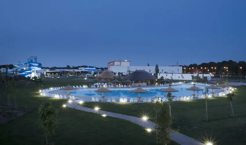 Mjus Resort & Thermal Park K�rmend - MJUS �lm�nyek f�lpanzi�val (1 �jt�l)