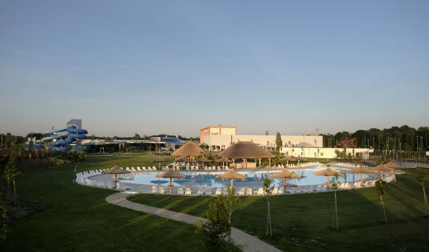 Mjus Resort & Thermal Park K�rmend - MJUS �lm�nyek f�lpanzi�val (1 �jt�l)