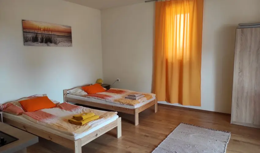 Montana Vend�gh�z Balatonederics - Kedvezm�nyes �r csal�dok r�sz�reak (1 �jt�l)