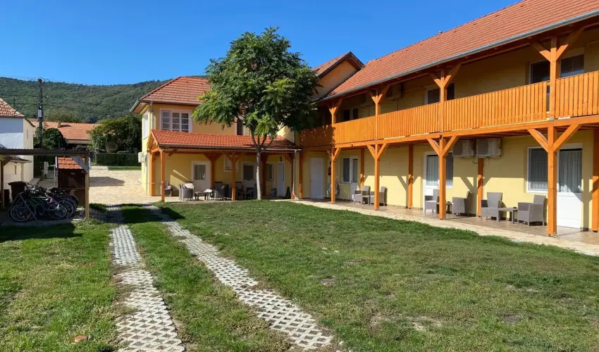 Montana Vend�gh�z Balatonederics - Kedvezm�nyes �r csal�dok r�sz�reak (1 �jt�l)