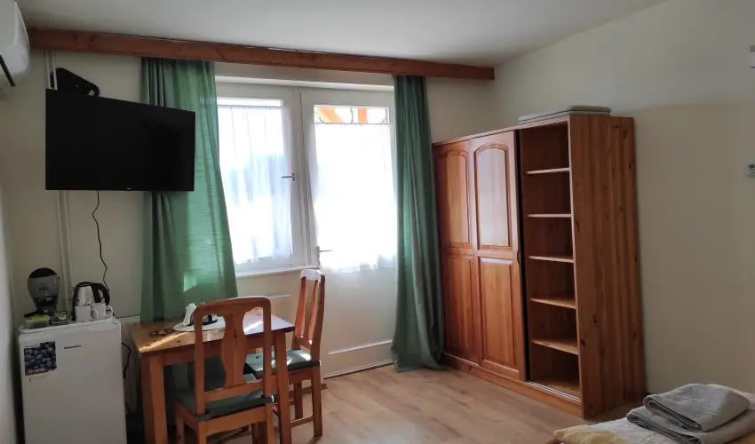 Montana Vend�gh�z Balatonederics - Kedvezm�nyes �r csal�dok r�sz�reak (1 �jt�l)