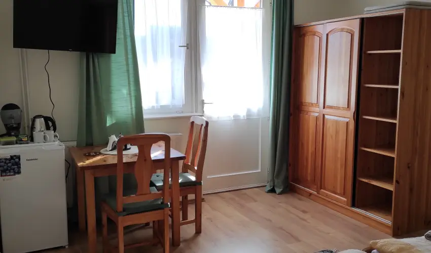 Montana Vend�gh�z Balatonederics - Kedvezm�nyes �r csal�dok r�sz�reak (1 �jt�l)